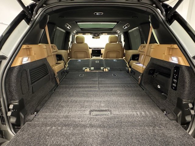 Used 2023 Land Rover Range Rover Long Wheelbase SE image 26