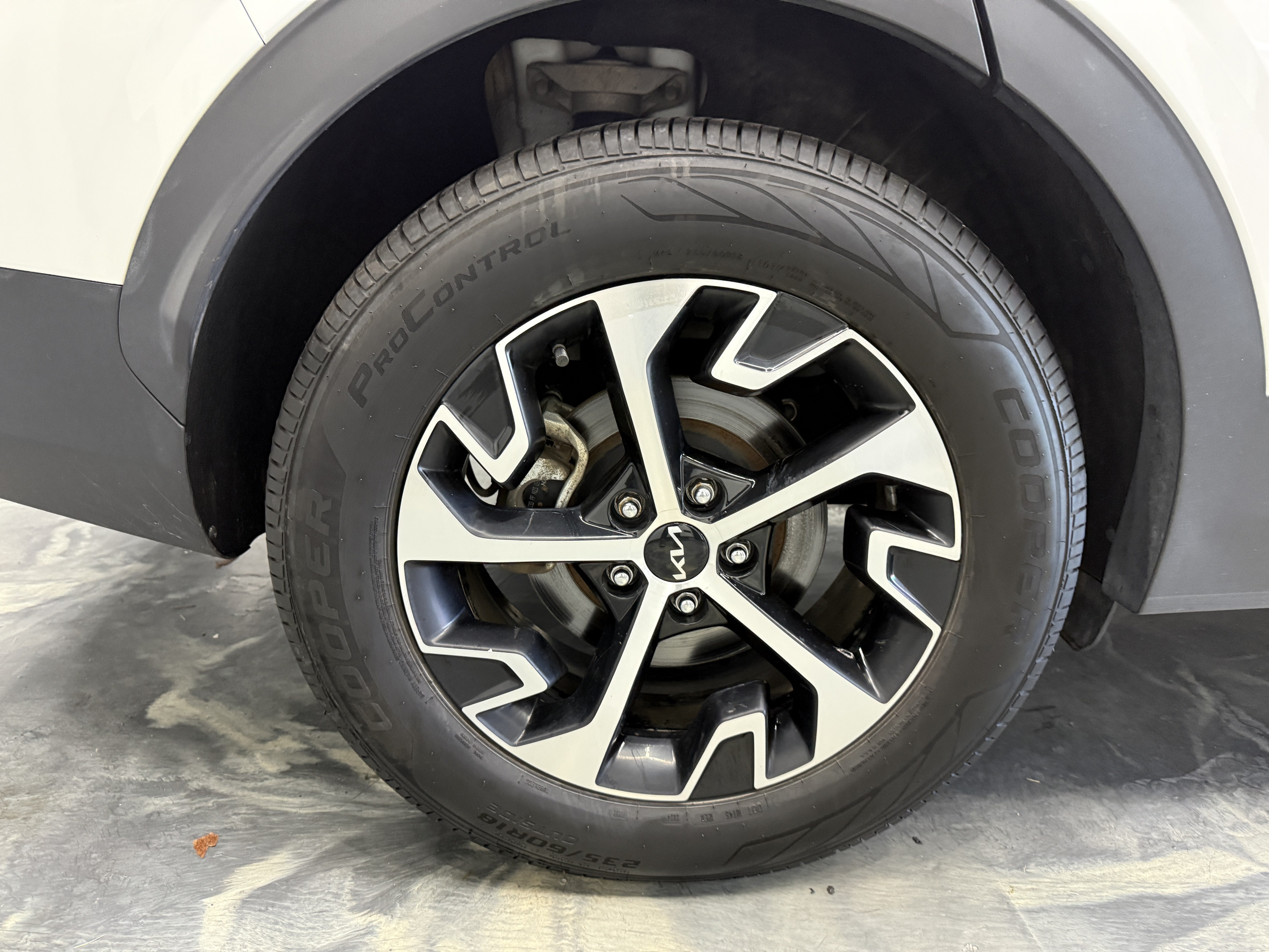 Used 2023 Kia Sportage EX AWD/4WD image 26
