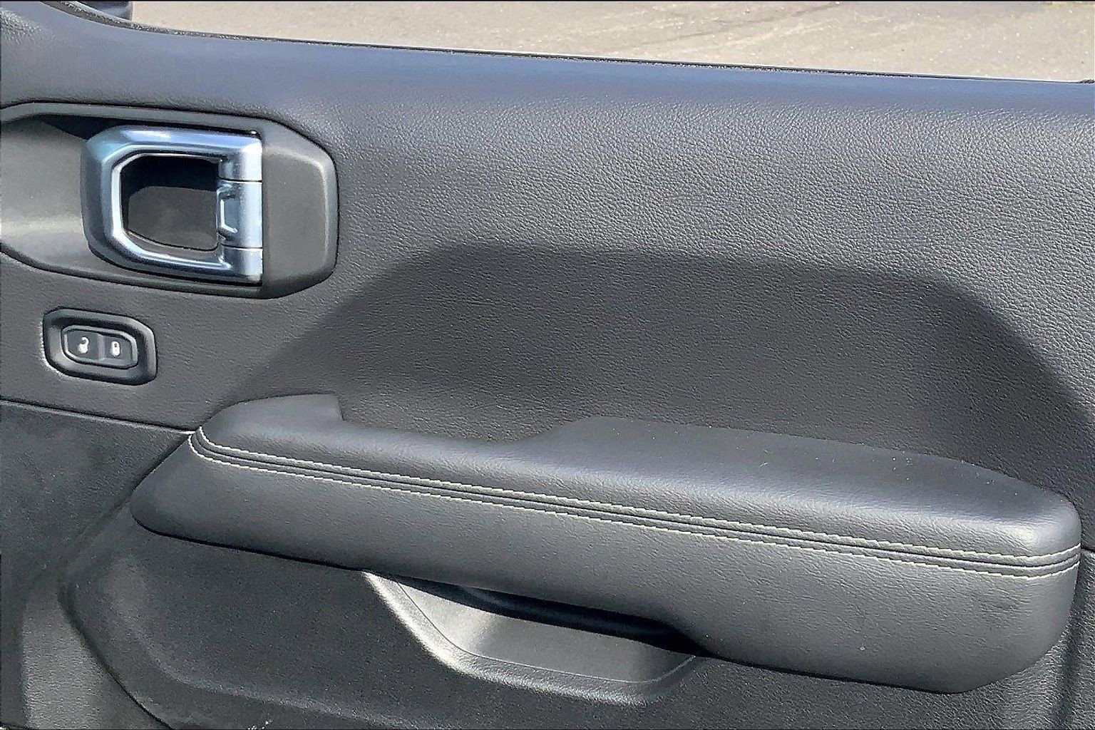 Certified 2022 Jeep Wrangler Unlimited Sahara w/ Cold Weather Group image 21