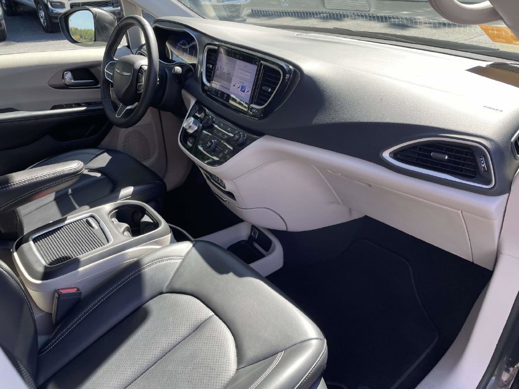 Certified 2023 Chrysler Pacifica Touring-L FWD image 14
