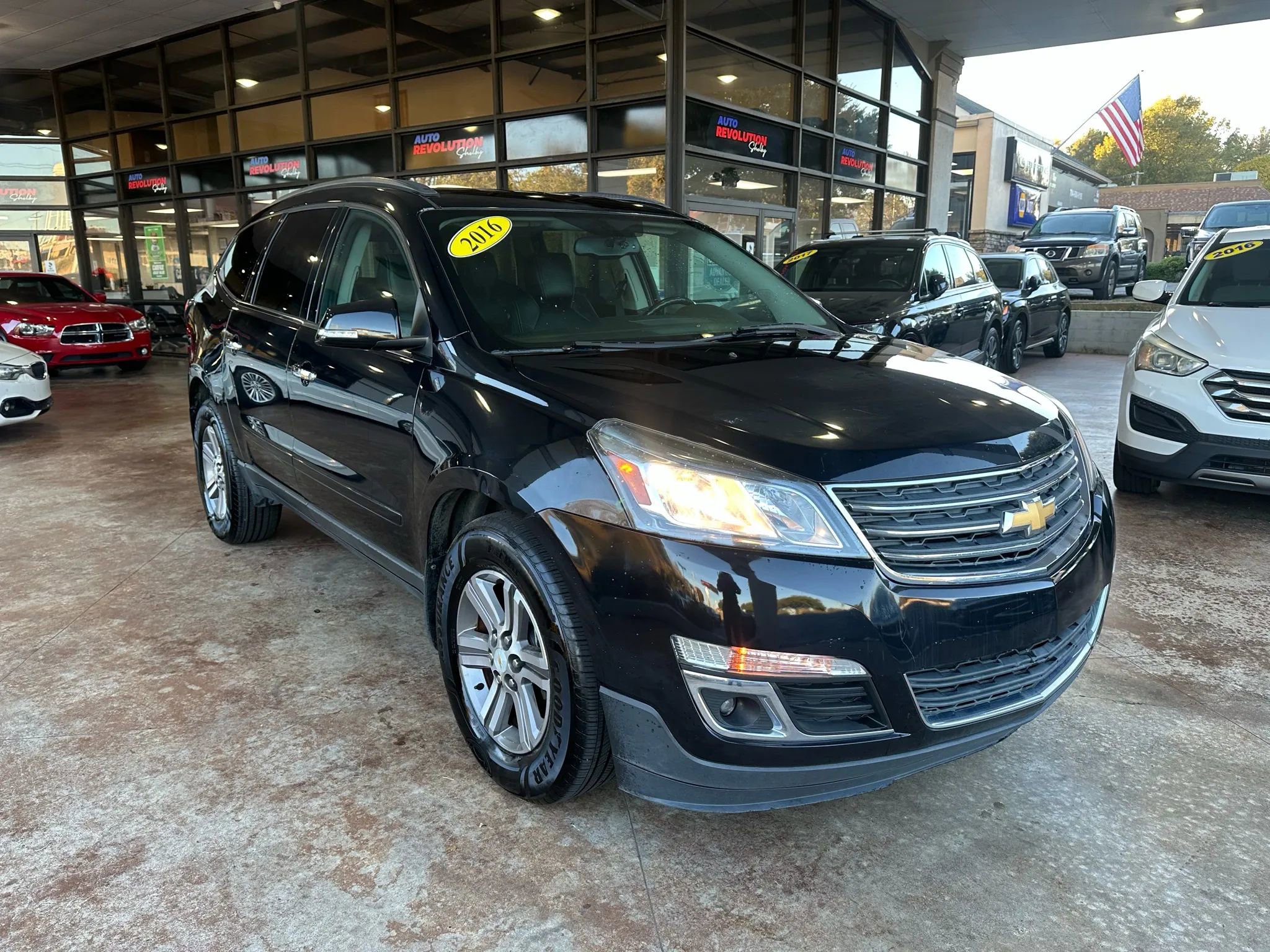 Used 2016 Chevrolet Traverse LT image 1