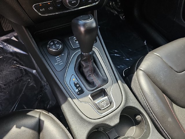 Used 2022 Jeep Cherokee Trailhawk w/ Comfort/Convenience Group AWD/4WD image 28