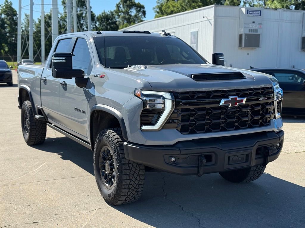 Used 2024 Chevrolet Silverado 2500 ZR2 w/ ZR2 Bison Edition AWD/4WD image 4