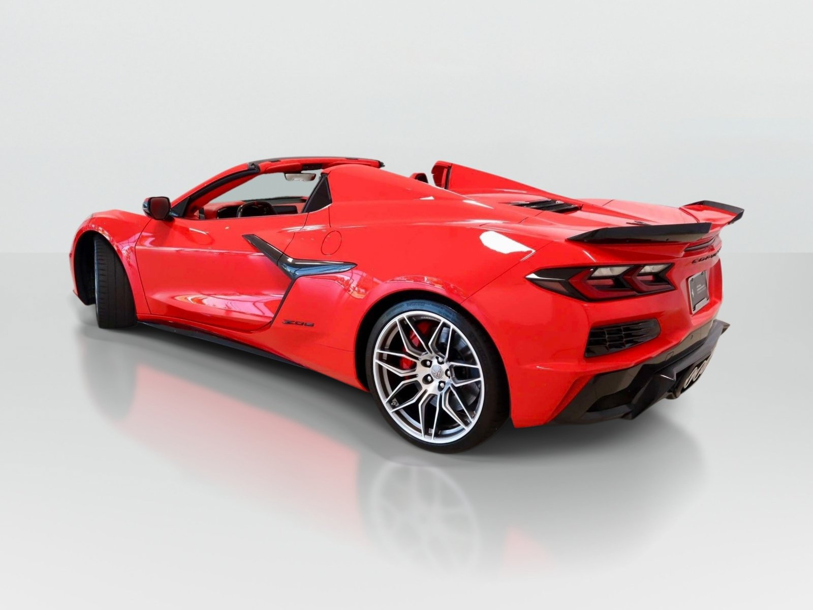 Used 2024 Chevrolet Corvette Z06 RWD image 3