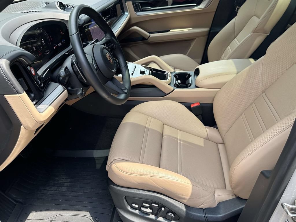 Certified 2025 Porsche Cayenne E-Hybrid AWD/4WD image 19