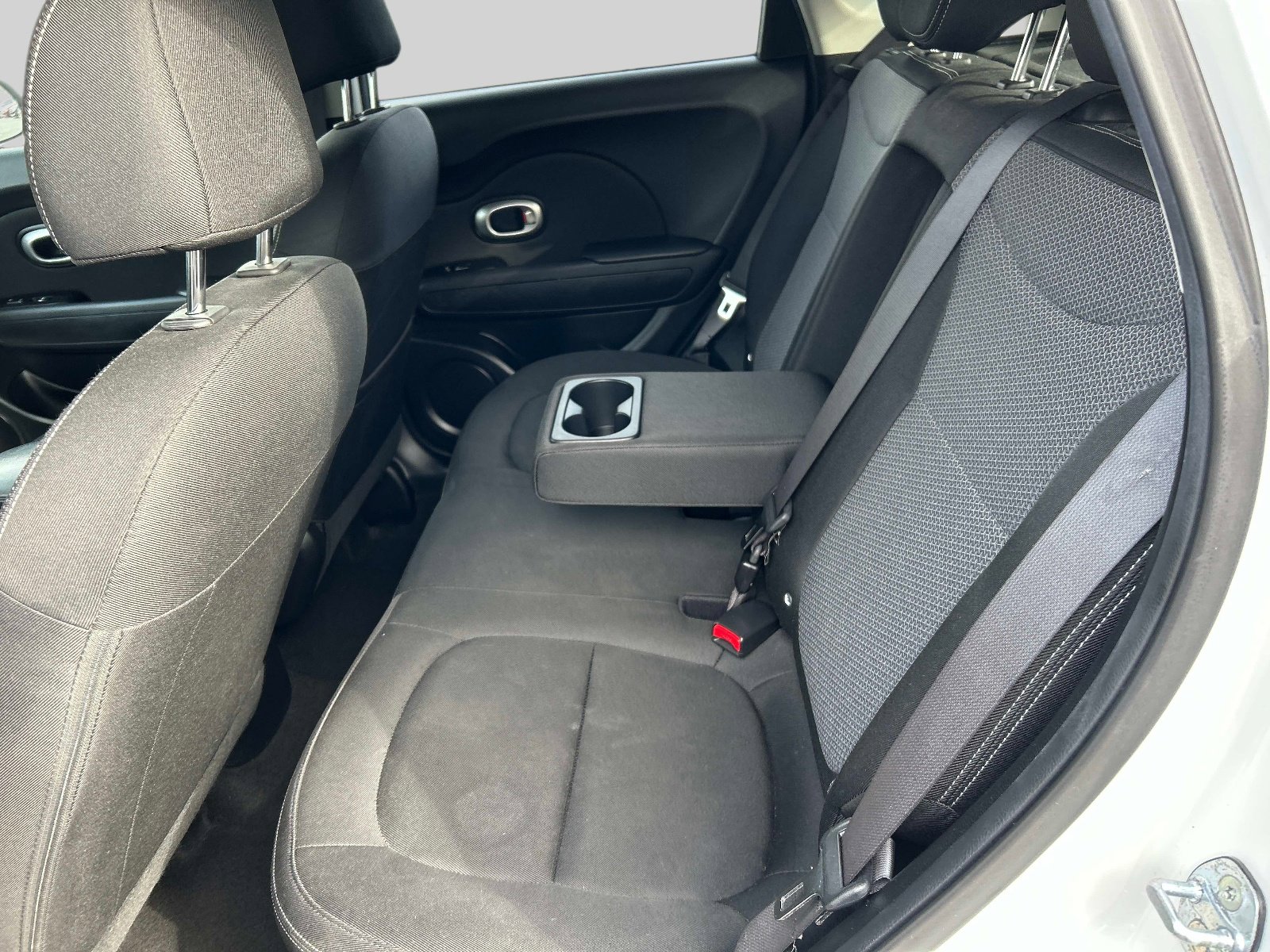 Used 2017 Kia Soul + image 12