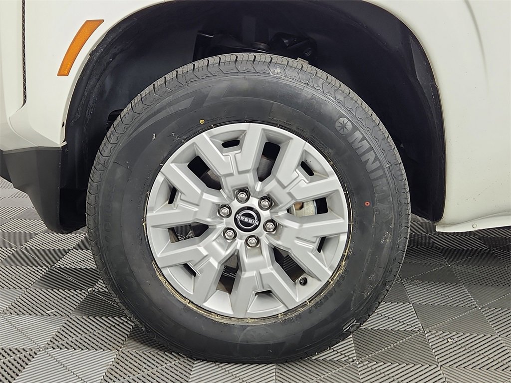 Used 2024 Nissan Frontier SV w/ SV Convenience Package image 17