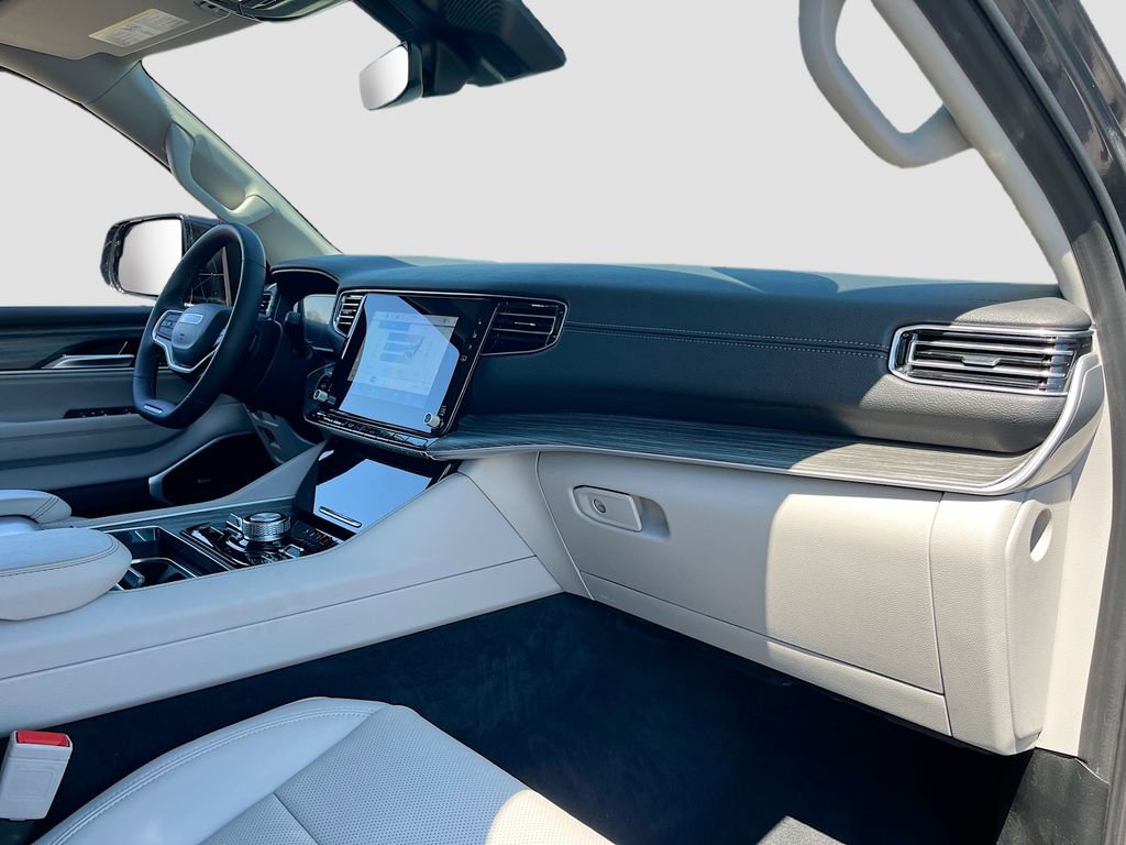 Certified 2024 Jeep Wagoneer L Series III w/ Premium Group I image 32