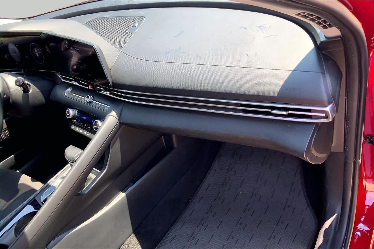 Used 2023 Hyundai Elantra SEL w/ Convenience Package FWD image 18