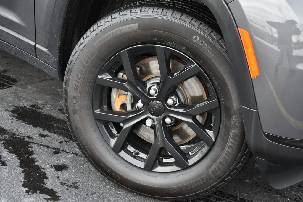 Used 2024 Jeep Grand Cherokee L Altitude image 3