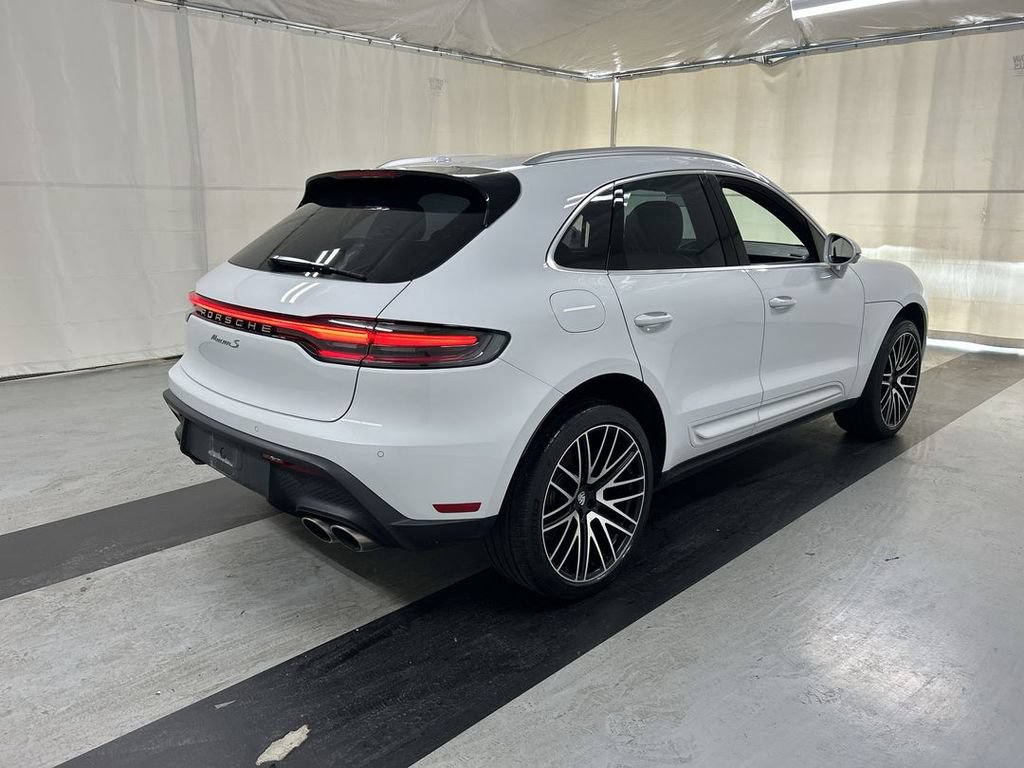 Certified 2022 Porsche Macan S AWD/4WD image 3