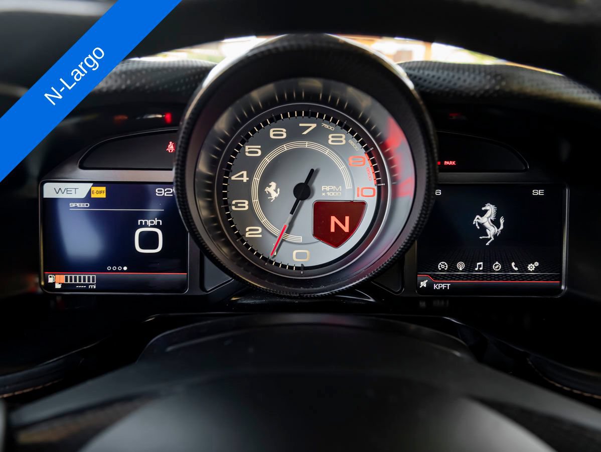 Used 2020 Ferrari 812 Superfast RWD image 21