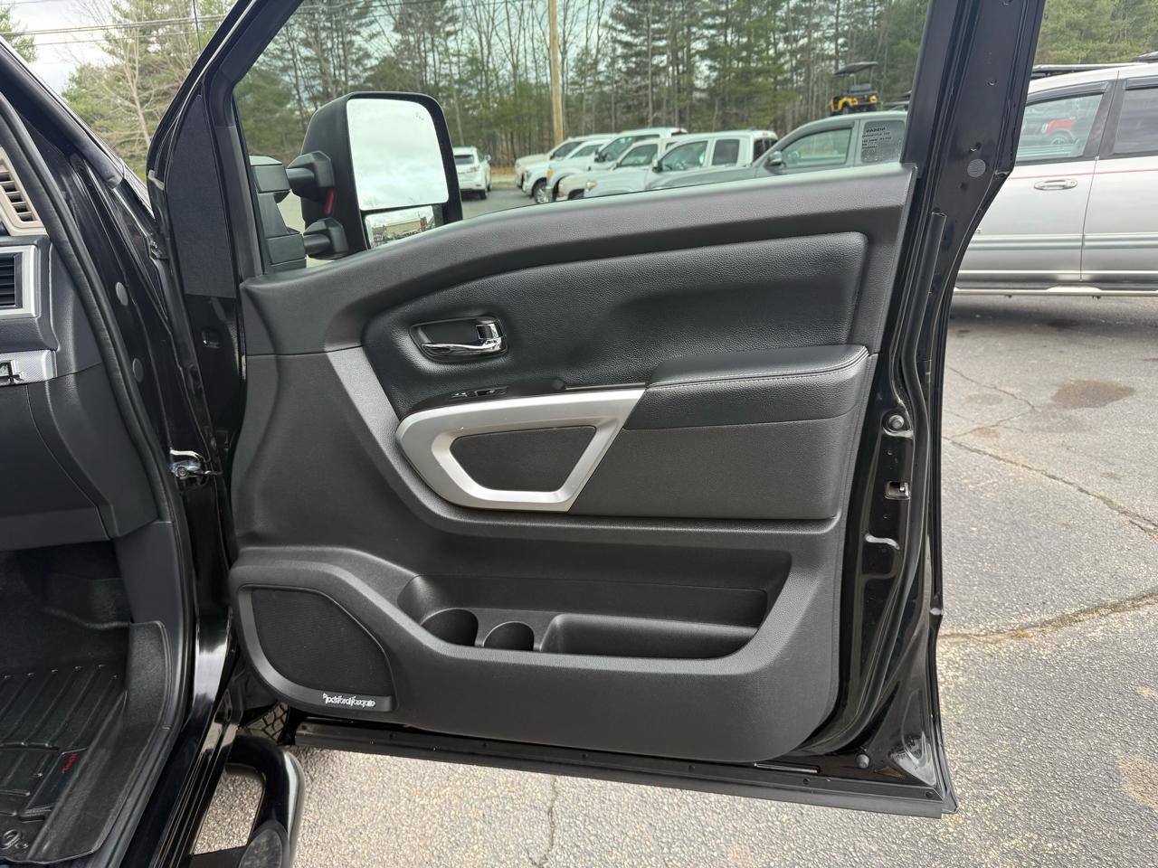 Used 2017 Nissan Titan PRO-4X image 25