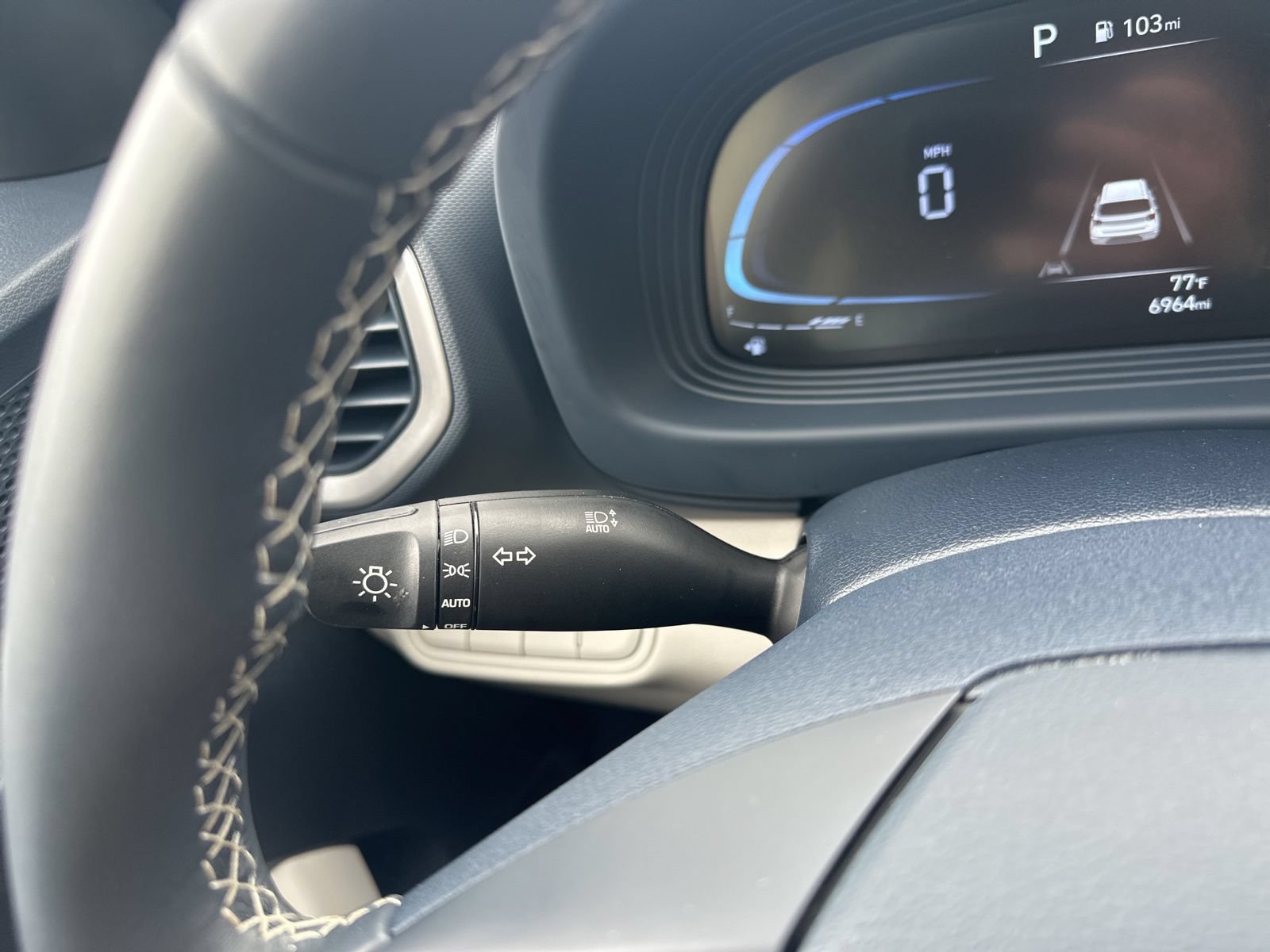 Used 2025 Hyundai Venue Limited FWD image 39