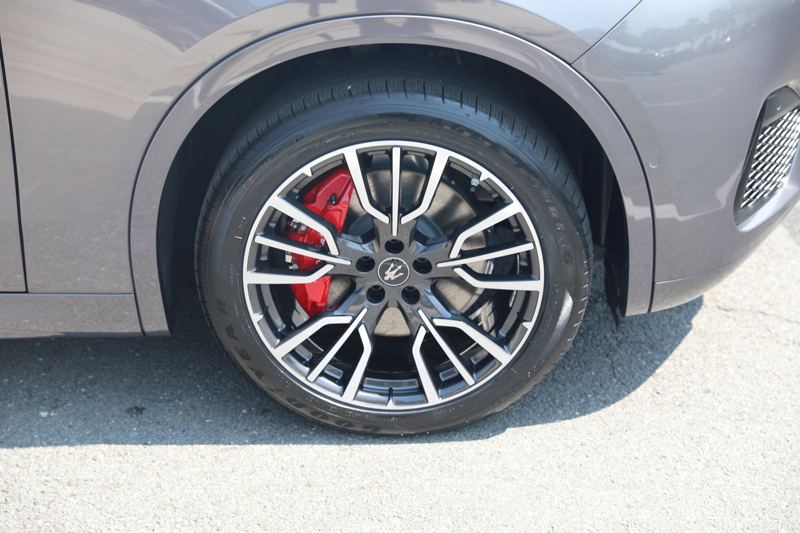 New 2024 Maserati Grecale GT image 13