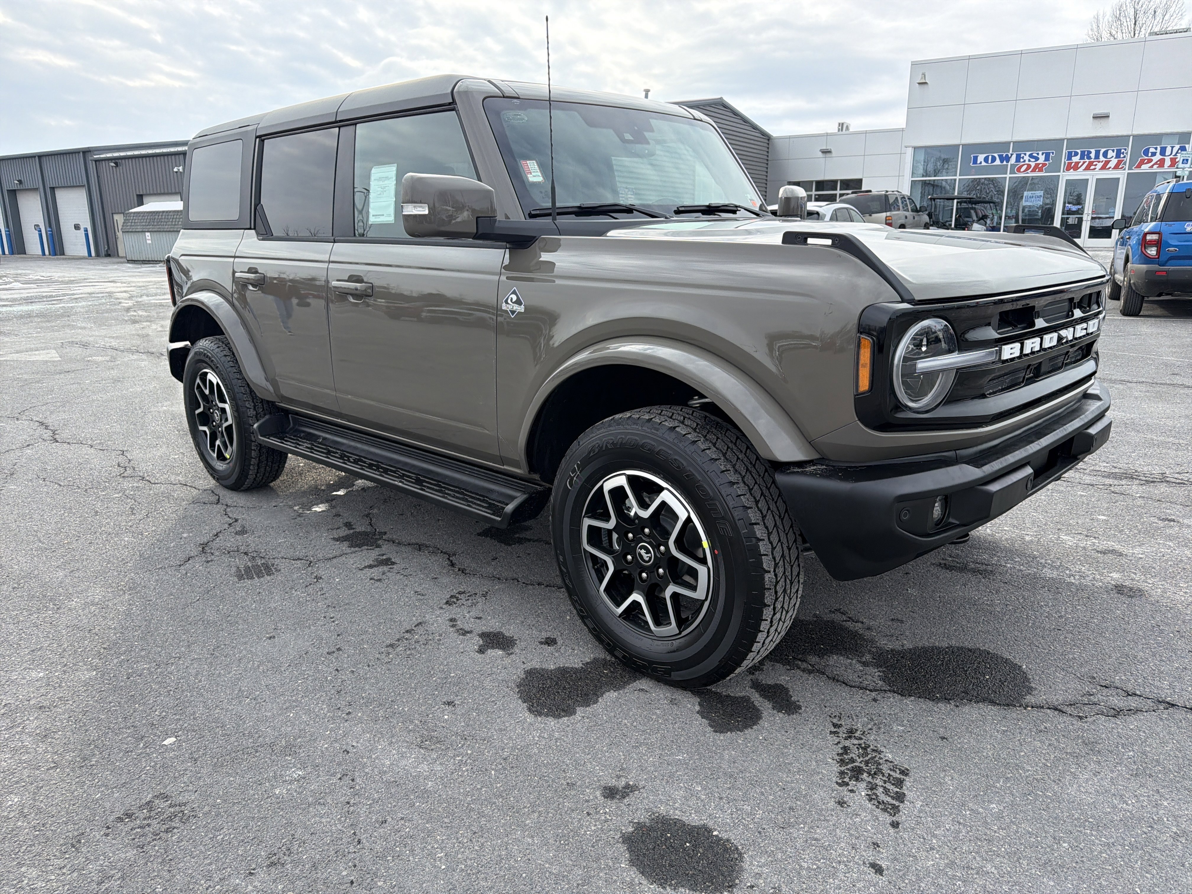 New 2025 Ford Bronco Outer Banks image 1