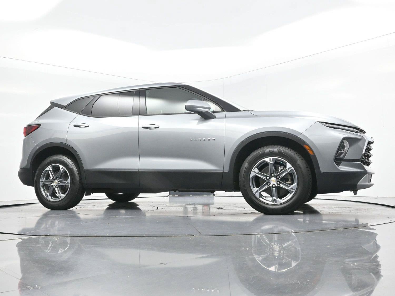 Used 2025 Chevrolet Blazer LT AWD/4WD image 42