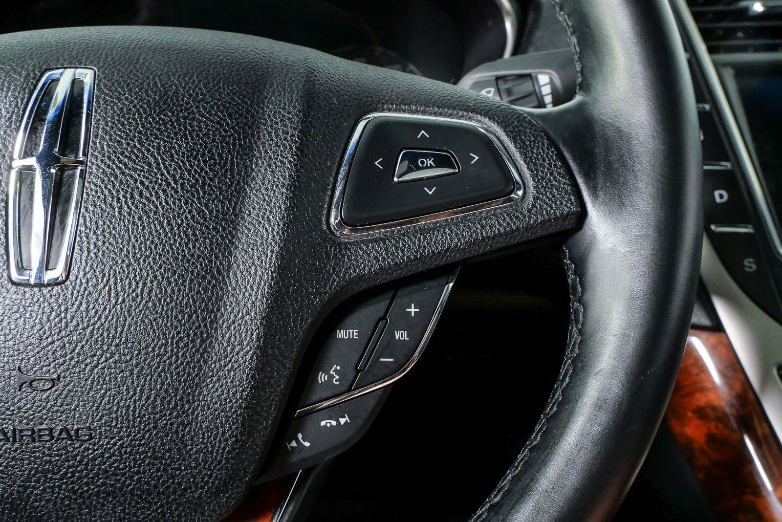Used 2018 Lincoln MKX Reserve w/ Lincoln MKX Climate Package FWD image 11