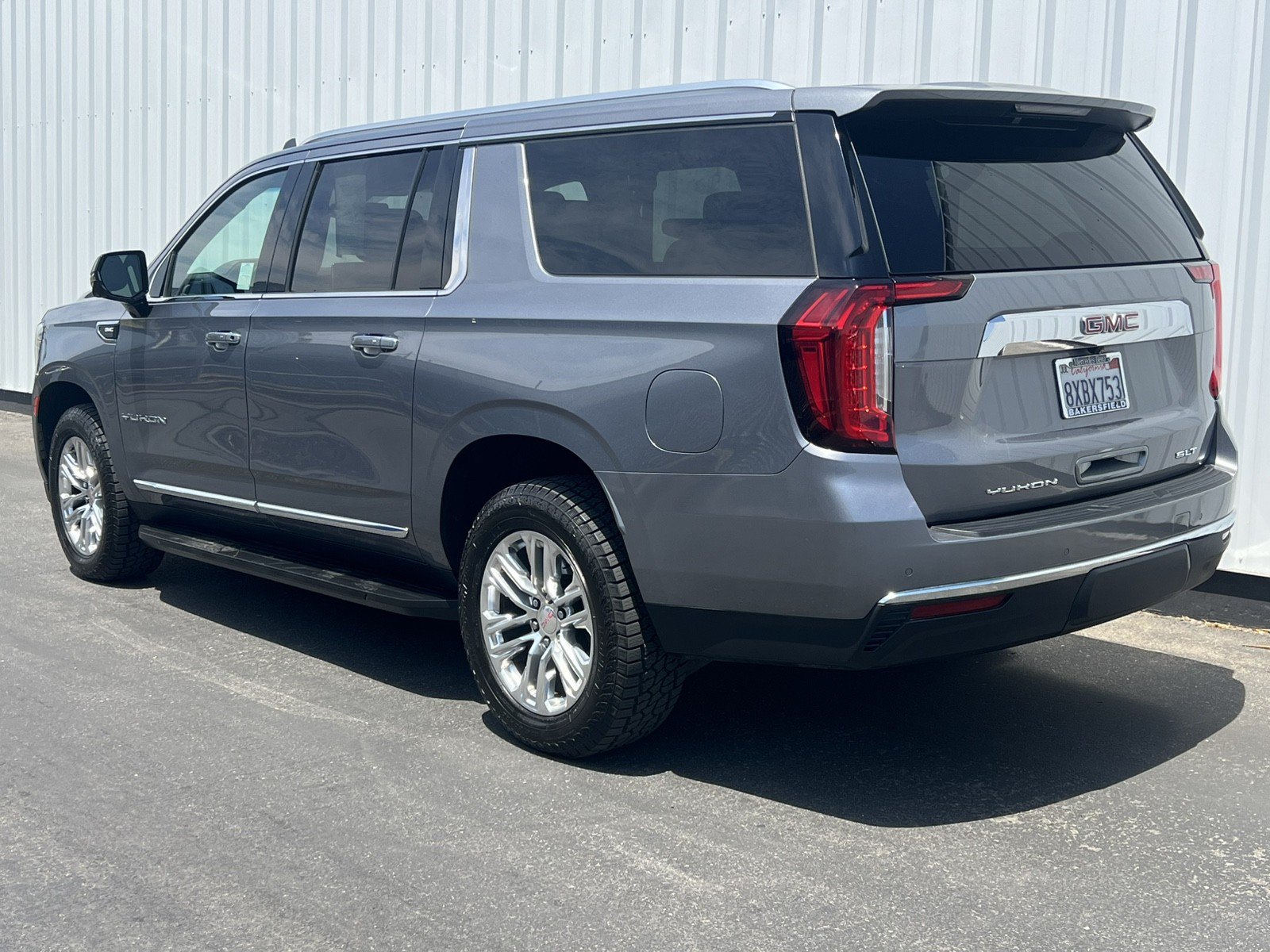 Used 2021 GMC Yukon XL SLT w/ SLT Premium Package AWD/4WD image 4