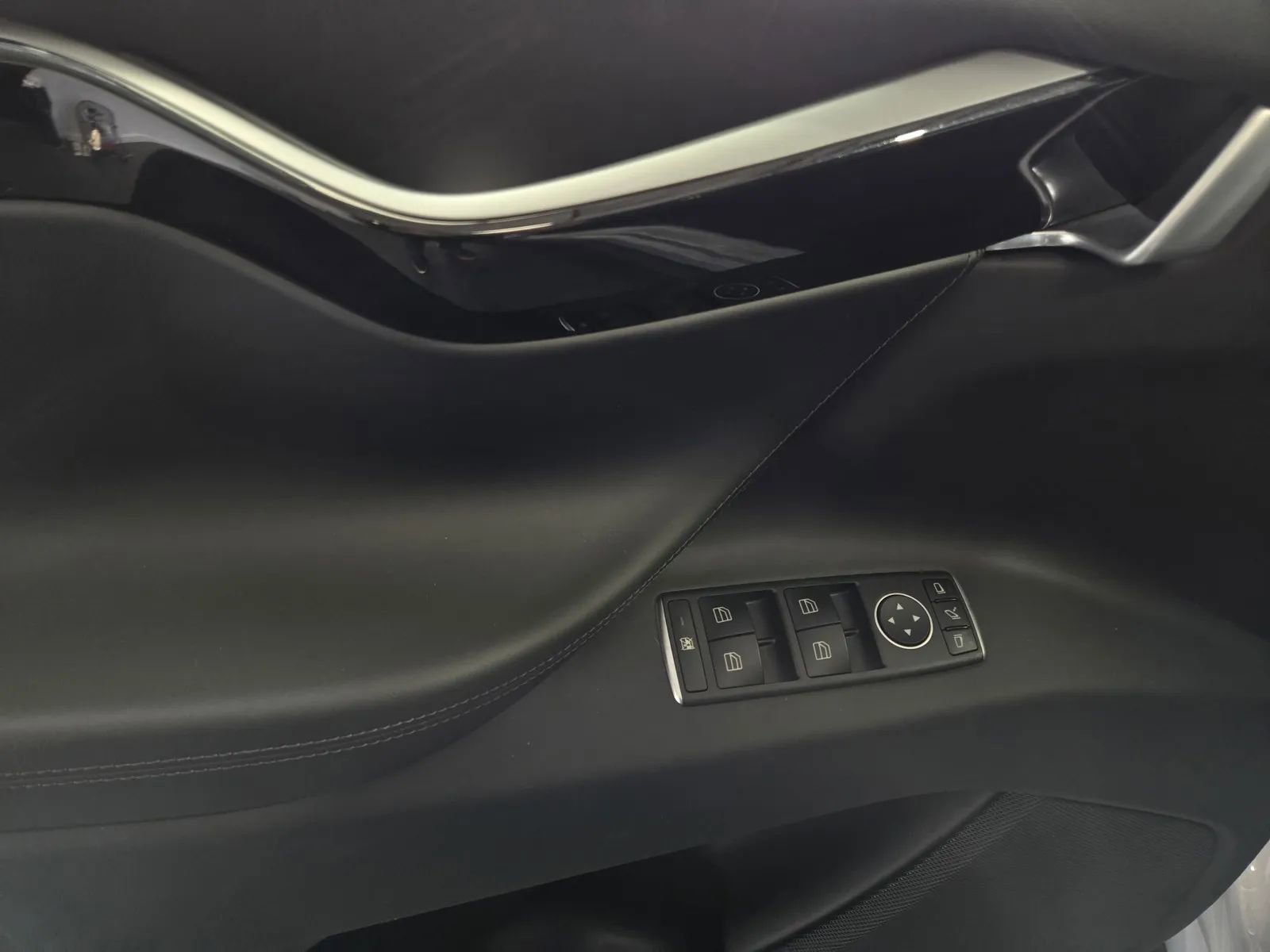 Used 2018 Tesla Model X image 12