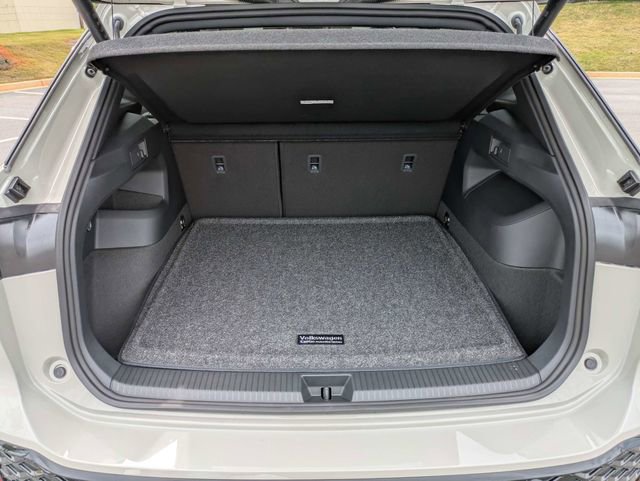 New 2026 Volkswagen Tiguan SE R-Line FWD image 13