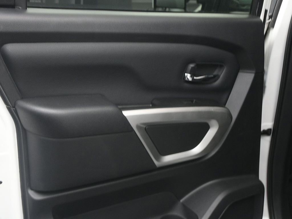 Used 2024 Nissan Titan SV w/ SV Convenience Package image 20