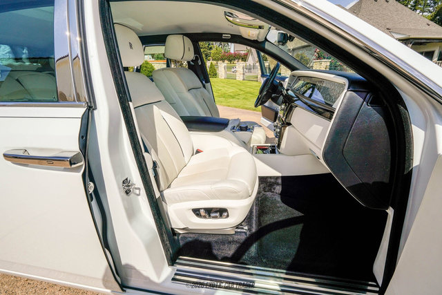 Used 2020 Rolls-Royce Phantom Sedan RWD image 33