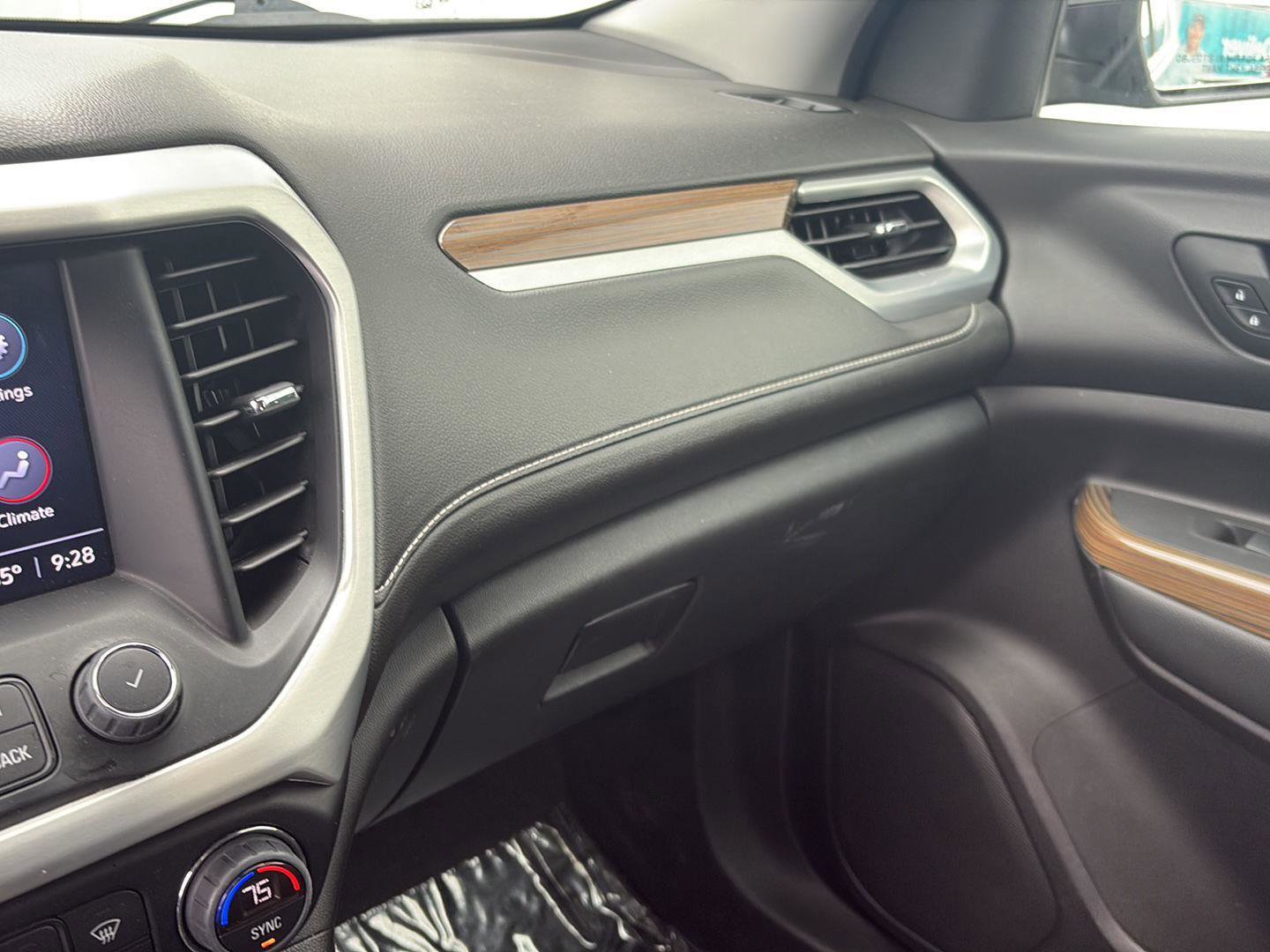 Used 2023 GMC Acadia SLE image 17