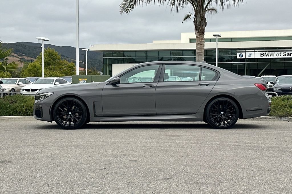 Used 2022 BMW 740i w/ M Sport Package RWD image 6