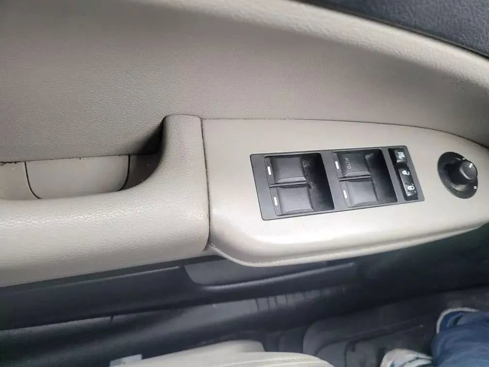 Used 2011 Dodge Caliber Uptown image 29