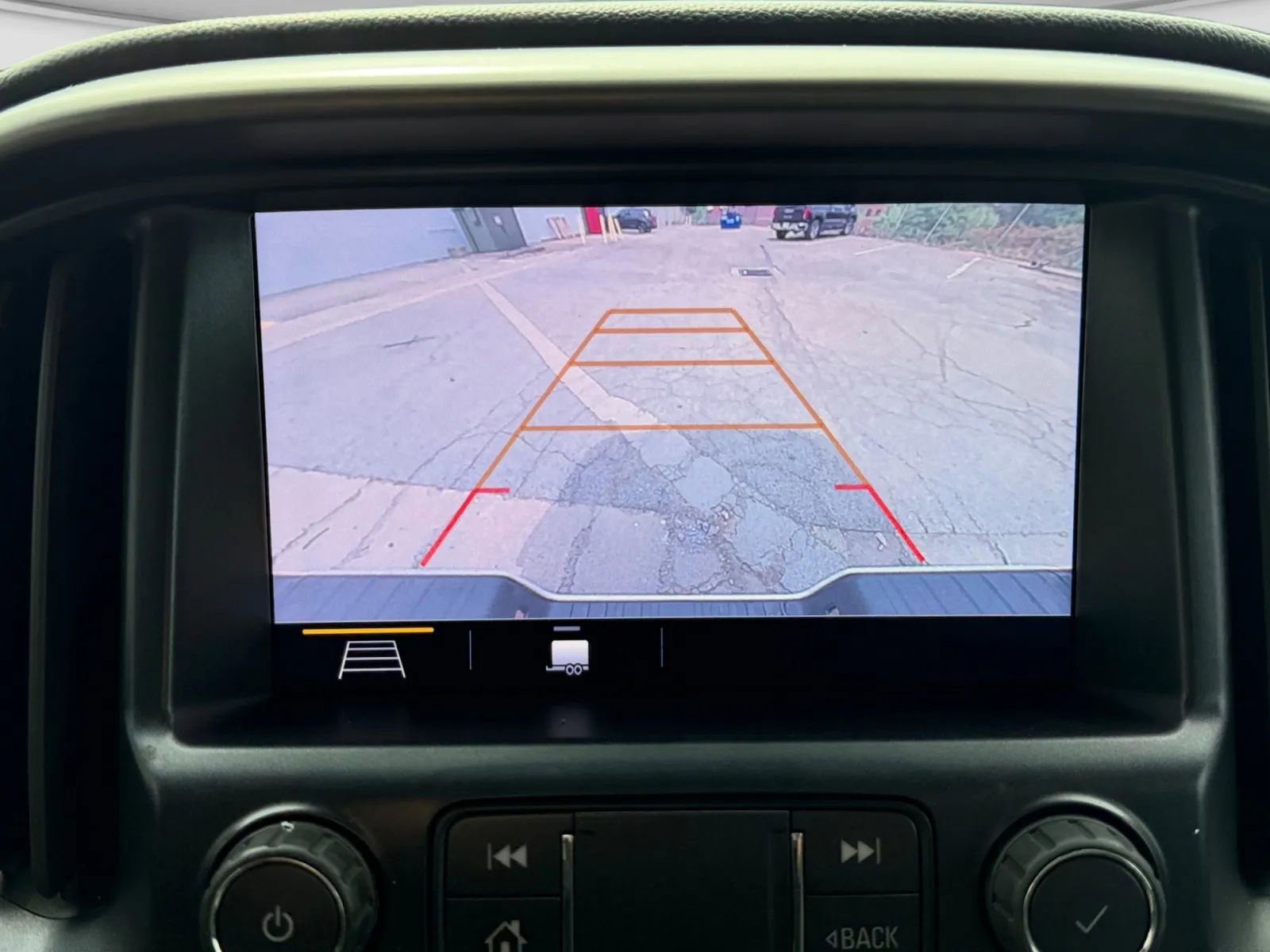 Used 2022 Chevrolet Colorado Z71 w/ Safety Package RWD image 32