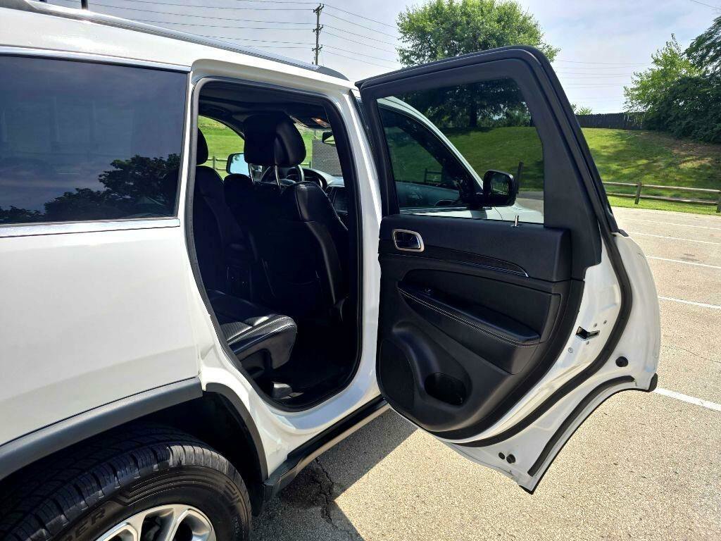 Used 2015 Jeep Grand Cherokee Limited w/ Luxury Group II AWD/4WD image 24