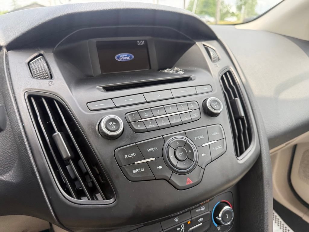 Used 2017 Ford Focus SE FWD image 26