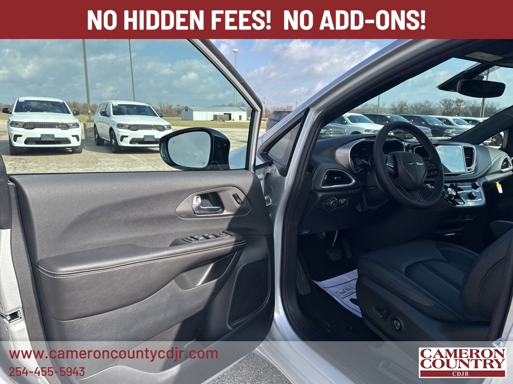 New 2026 Chrysler Pacifica Select w/ S Appearance Package FWD image 15
