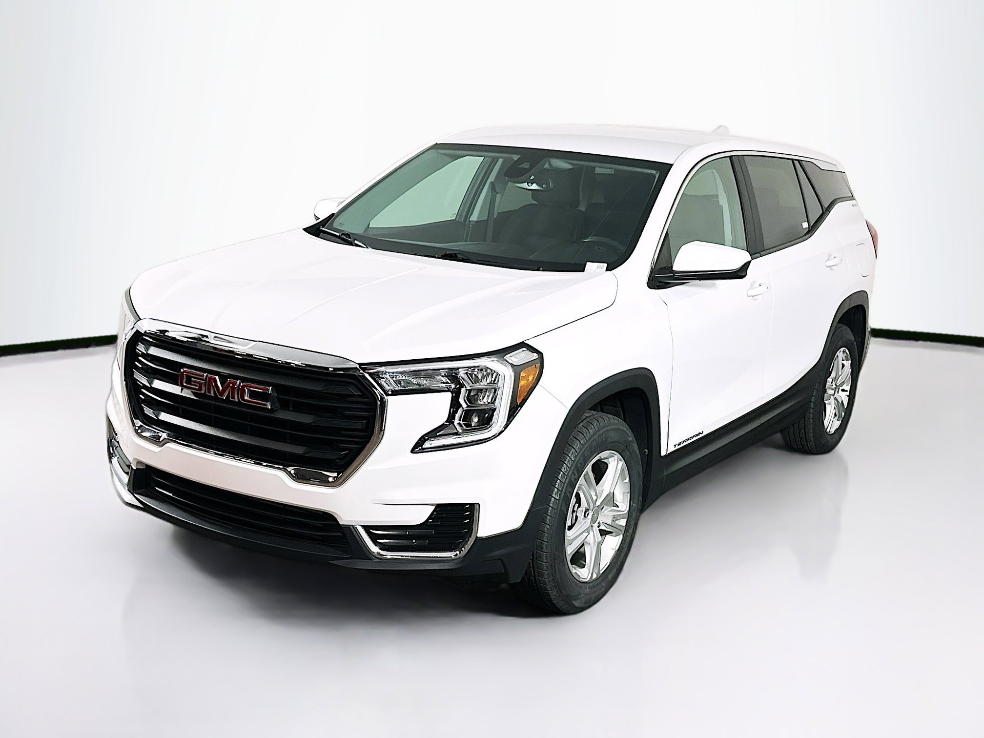 Used 2024 GMC Terrain SLE image 3