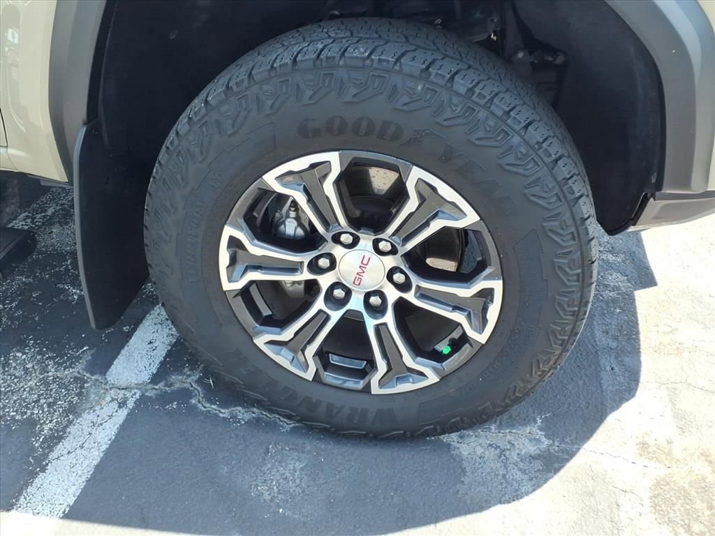 Used 2023 GMC Canyon AT4 w/ AT4 Premium Package AWD/4WD image 16