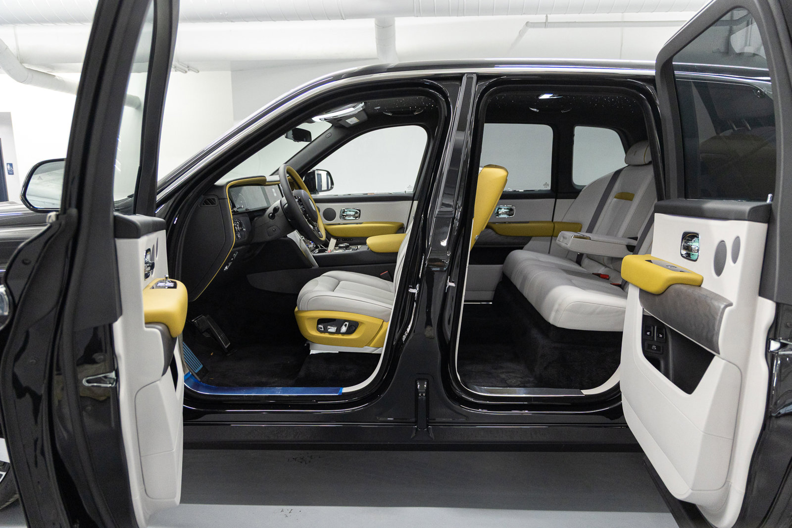 New 2026 Rolls-Royce Cullinan image 17