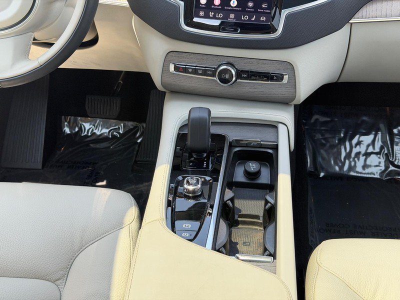 Certified 2024 Volvo XC90 T8 Plus w/ Protection Package Premier AWD/4WD image 15