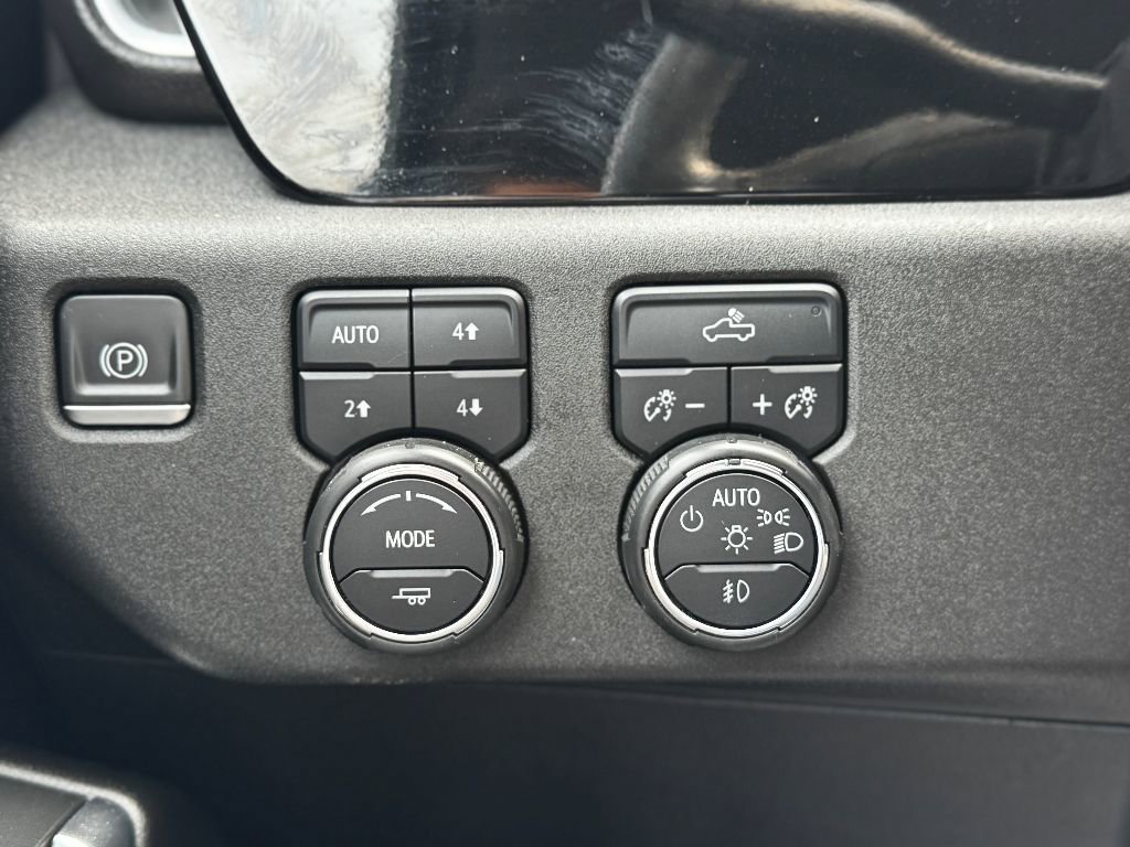 Used 2024 Chevrolet Silverado 2500 LT w/ Convenience Package image 9