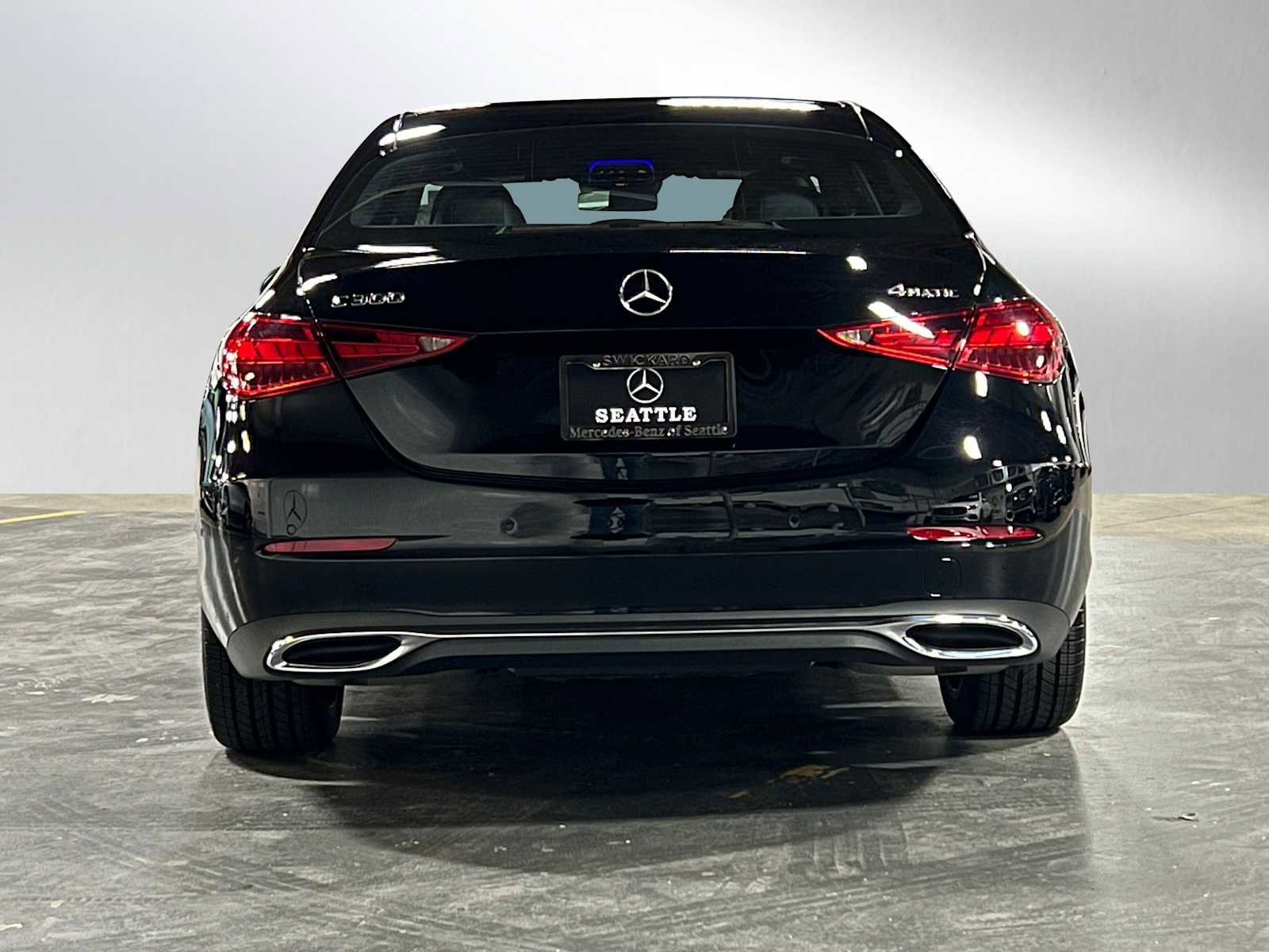 Used 2025 Mercedes-Benz C 300 4MATIC Sedan image 4