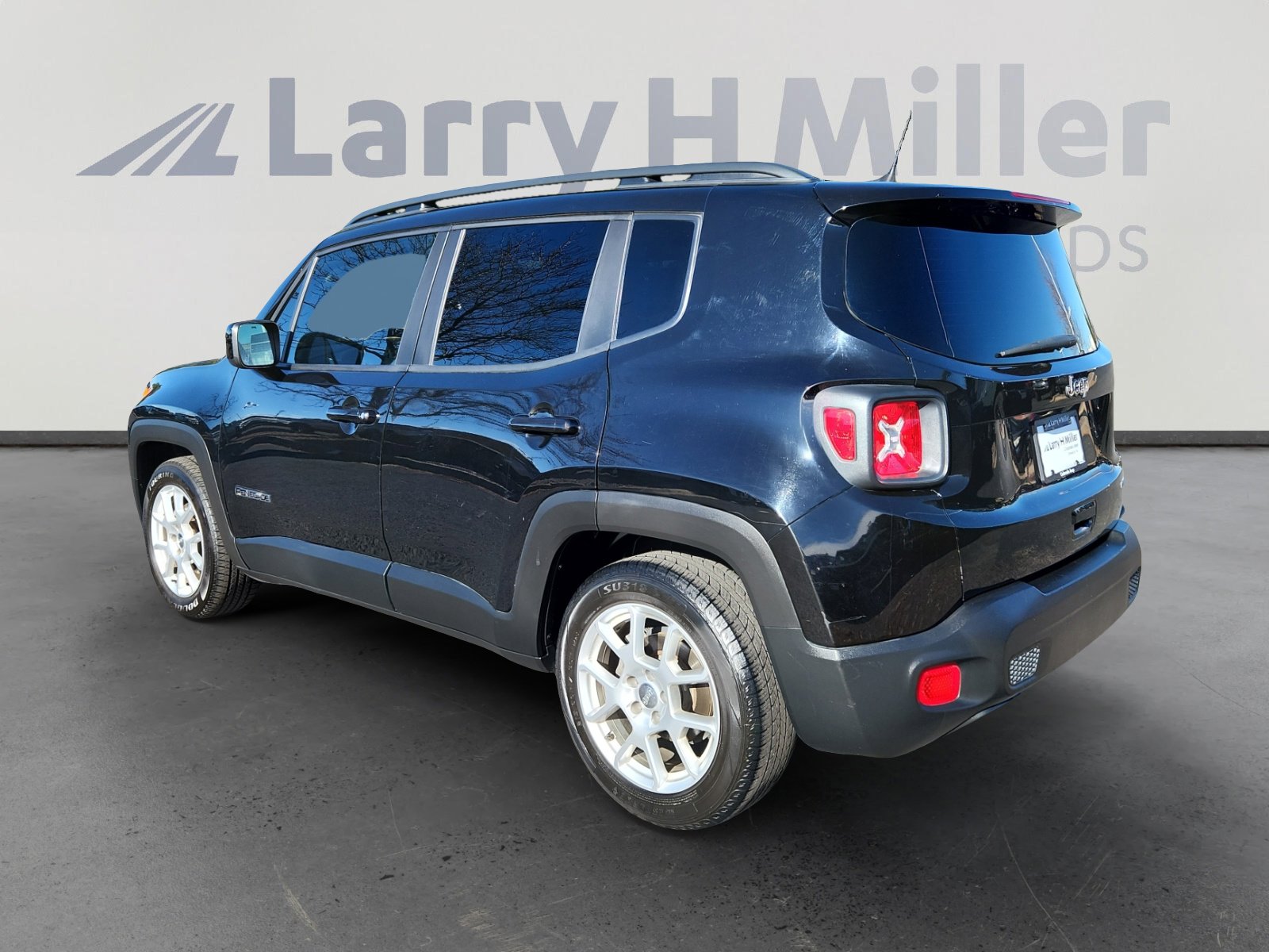 Used 2020 Jeep Renegade Latitude w/ Popular Equipment Group image 3