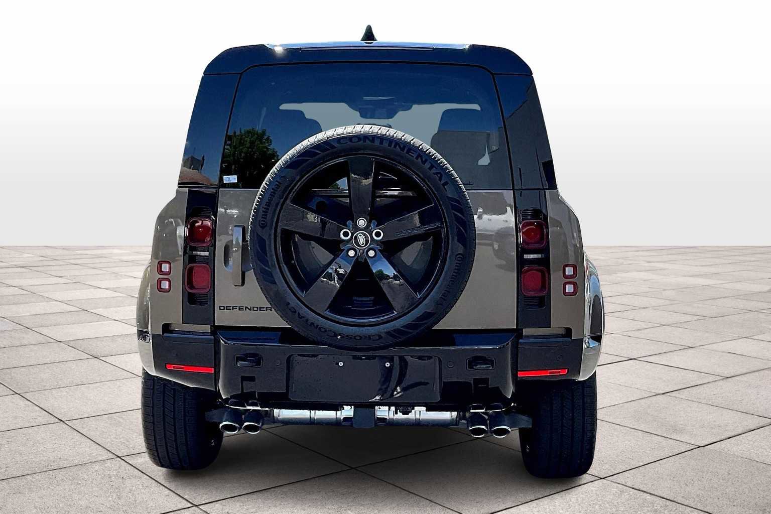 New 2025 Land Rover Defender 110 X-Dynamic SE image 6