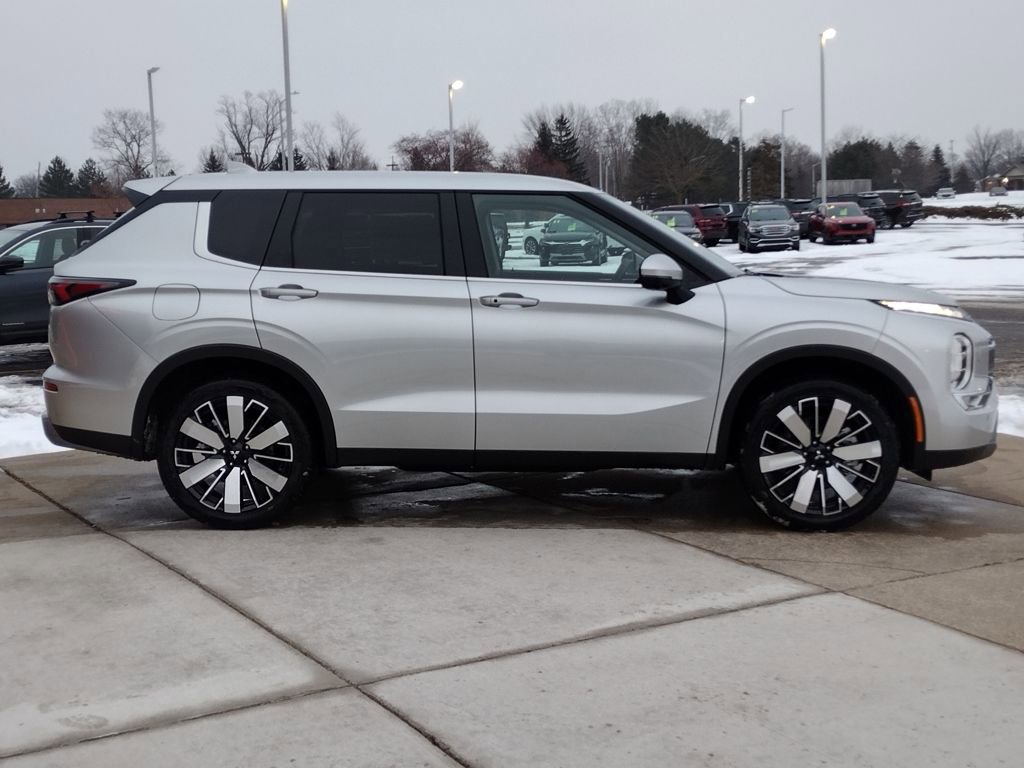 New 2026 Mitsubishi Outlander SE image 14