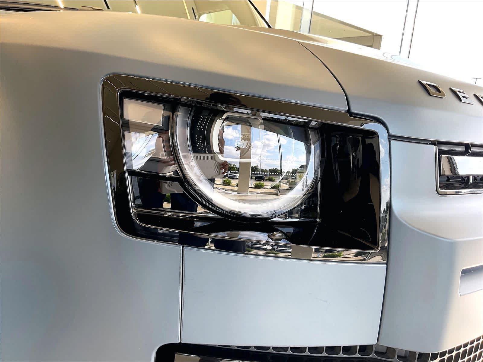 New 2026 Land Rover Defender 110 X-Dynamic SE AWD/4WD image 32