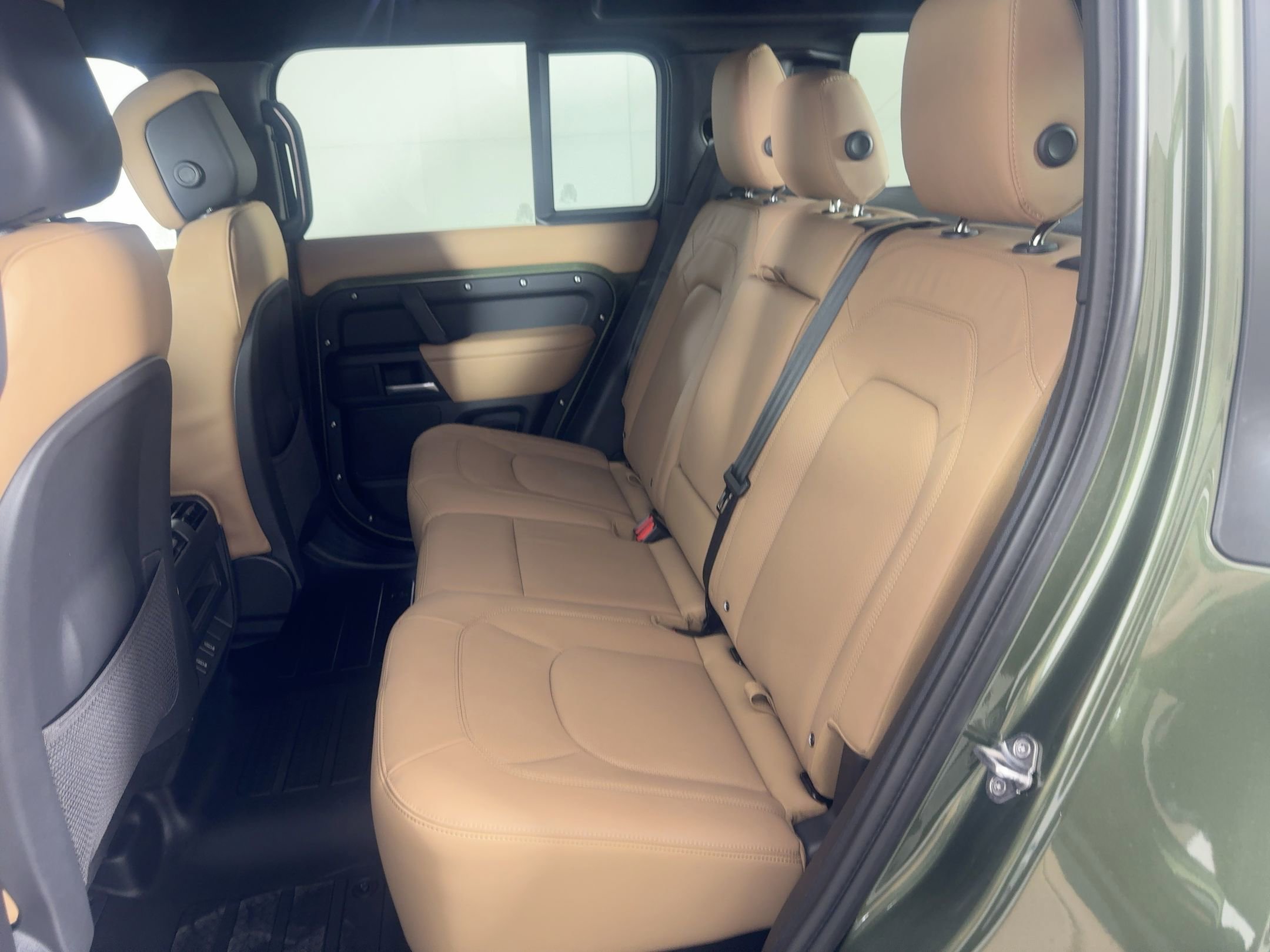 New 2026 Land Rover Defender 110 X-Dynamic SE image 15