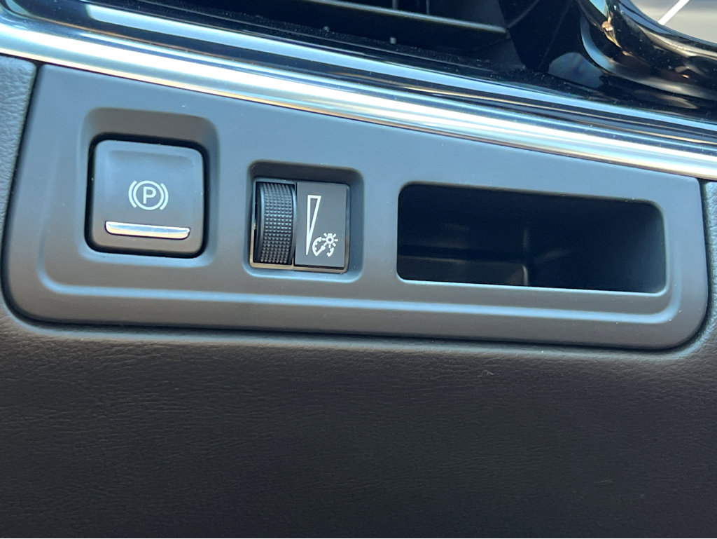 New 2025 Cadillac XT6 Luxury image 17