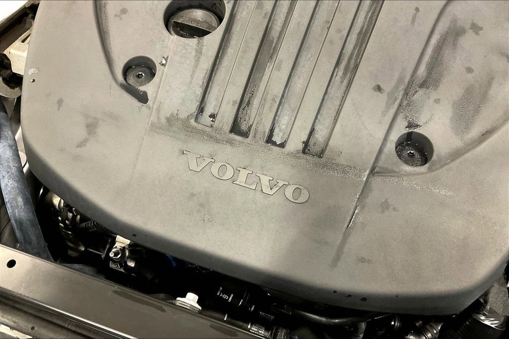 Used 2026 Volvo V60 B5 Cross Country Ultra w/ Climate Package image 31