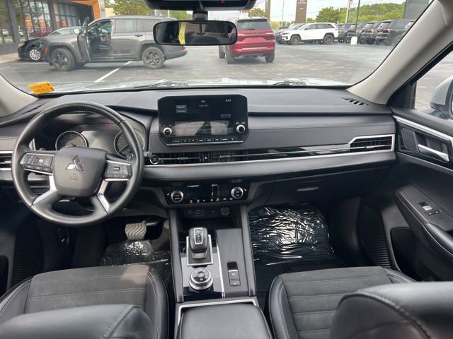 Used 2024 Mitsubishi Outlander SE Black Edition image 19