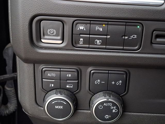 Used 2022 Chevrolet Suburban RST w/ Sport Performance Package image 23