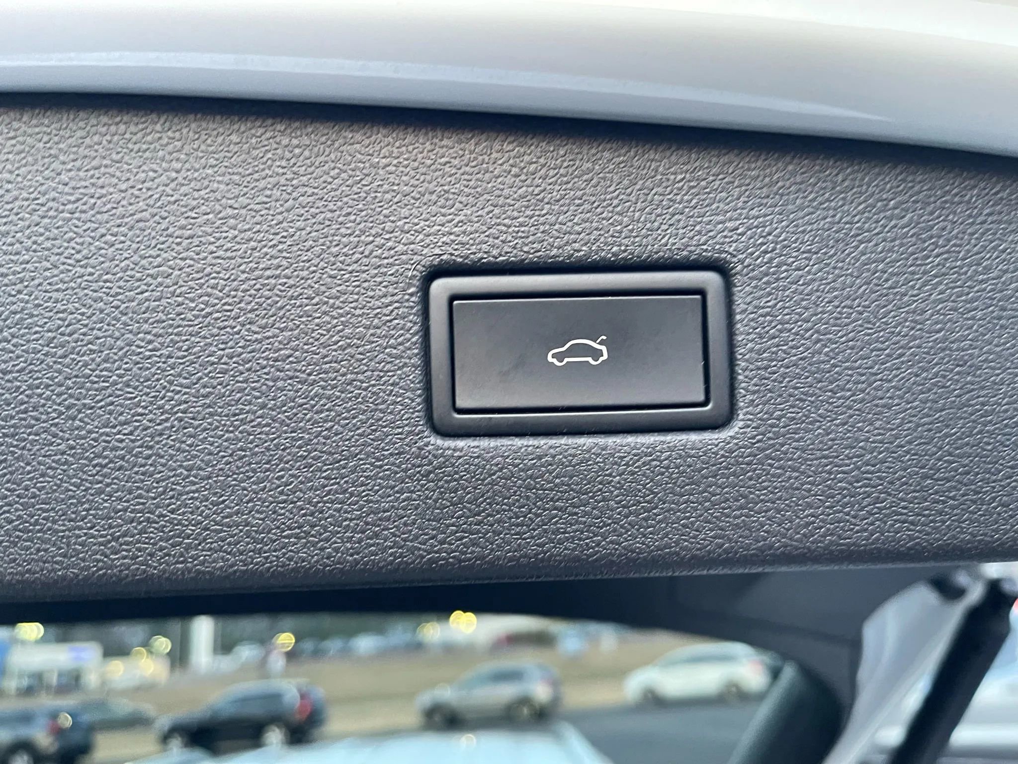 Used 2024 Volkswagen Tiguan SE image 13